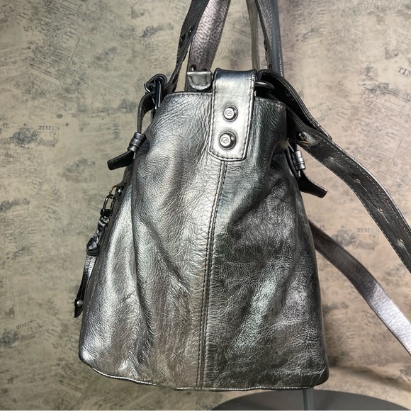 Francesco Biasia Distressed Metallic Leather Shoulder Bag - Picture 5 of 16